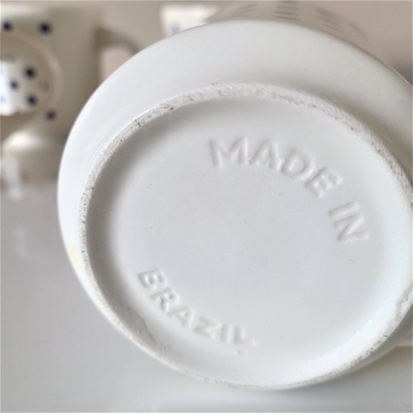 Set of 4 vintage ceramic blue polka dot tea/coffee mugs. - Picture 7 of 7